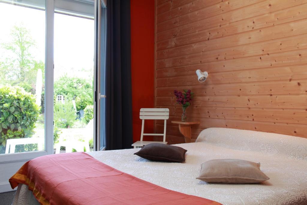 Logis - Hotel & Restaurant Les Trois Fontaines Marconne Luaran gambar