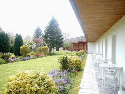 Logis - Hotel & Restaurant Les Trois Fontaines Marconne Luaran gambar