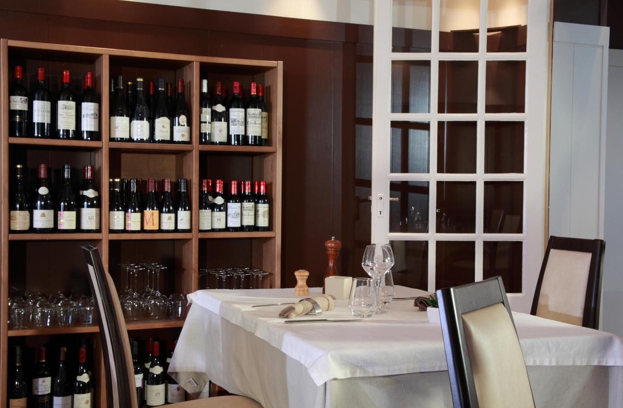 Logis - Hotel & Restaurant Les Trois Fontaines Marconne Luaran gambar