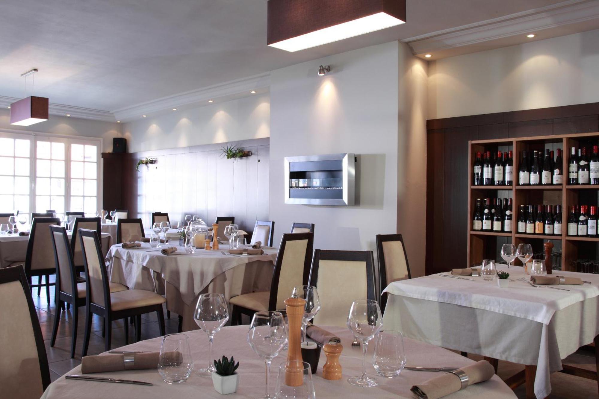 Logis - Hotel & Restaurant Les Trois Fontaines Marconne Luaran gambar
