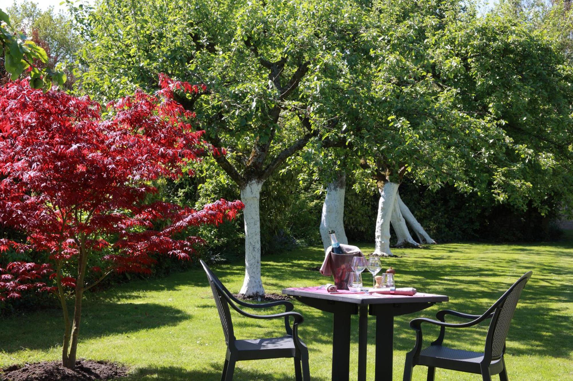 Logis - Hotel & Restaurant Les Trois Fontaines Marconne Luaran gambar